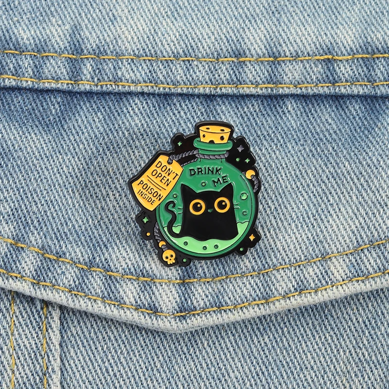 Nicht geöffnete Emaille-Anstecknadeln, schwarze Katze, Flasche, Hexentrank, Broschen, Anstecknadeln, Punk-Koch, dunkler Schmuck, Geschenk für Freunde