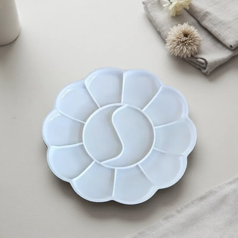 12-Well Plum Blossom Paint Palette, Plastic Watercolor Tray, Oval Mixing Dish (1/5/10/20Pcs Multi-Pack)