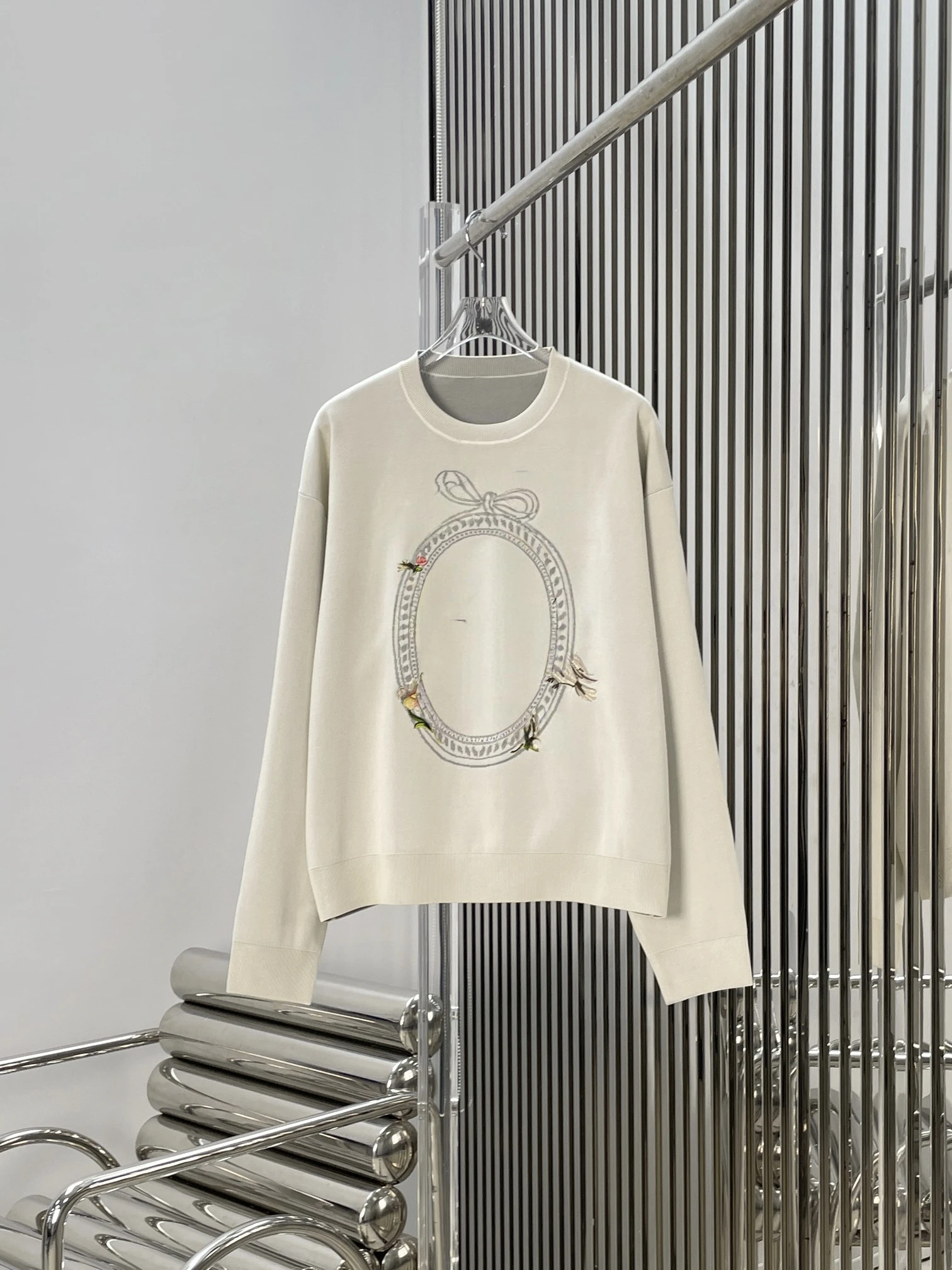 

Elegant Long Sleeve Knitted Top Women's round Neck Embroidered Bird Flower Fashionable Versatile Slimming Ageless Commute Style