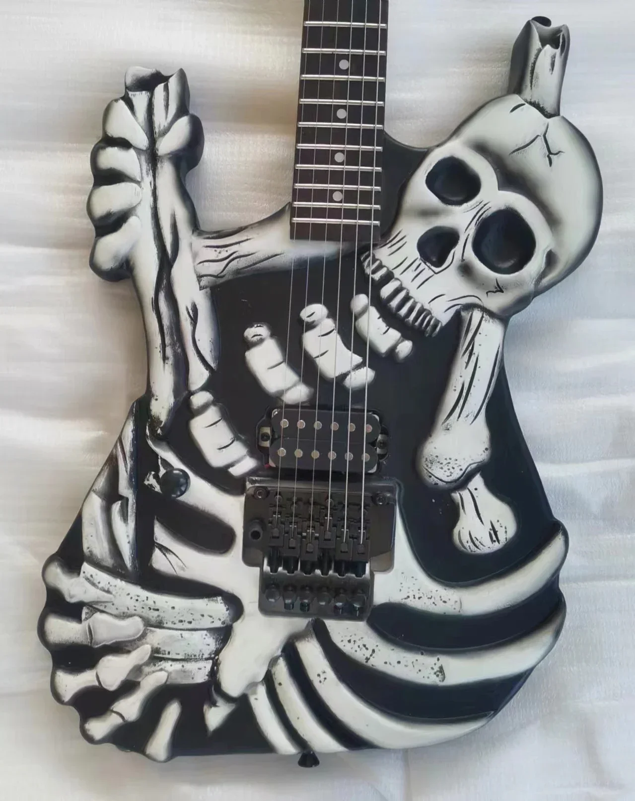 

Custom Left-handed Carved Electric Guitar, J Frog George Lynch Skull, Black Tremolo Bridge, for Beginners & Pros