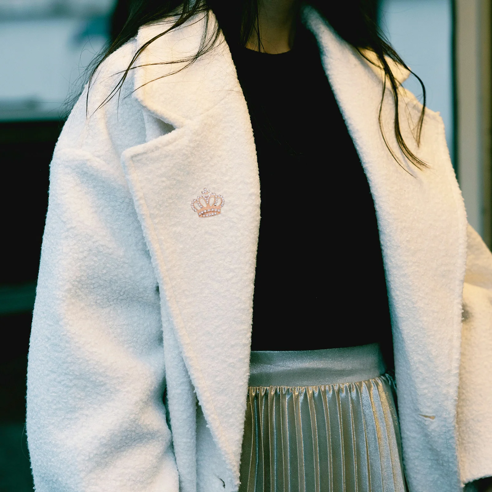 

Crown Brooch Pin for Women Luxury Rhinestone Princess Brooch Vintage Style Decorative Accessory for Wedding Coat Suit Jacket