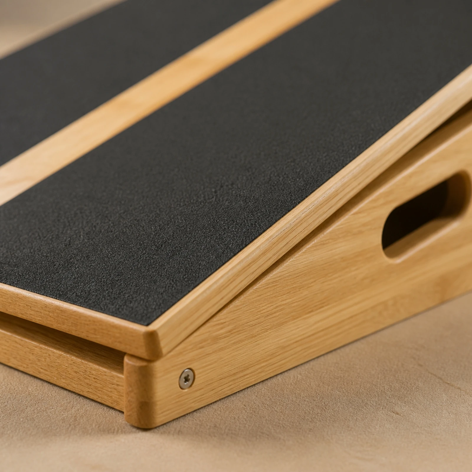 Adjustable Stretching and Balance Board Compact Wooden Slant Board with Carry Handles Fitness Equipment Long-Lasting