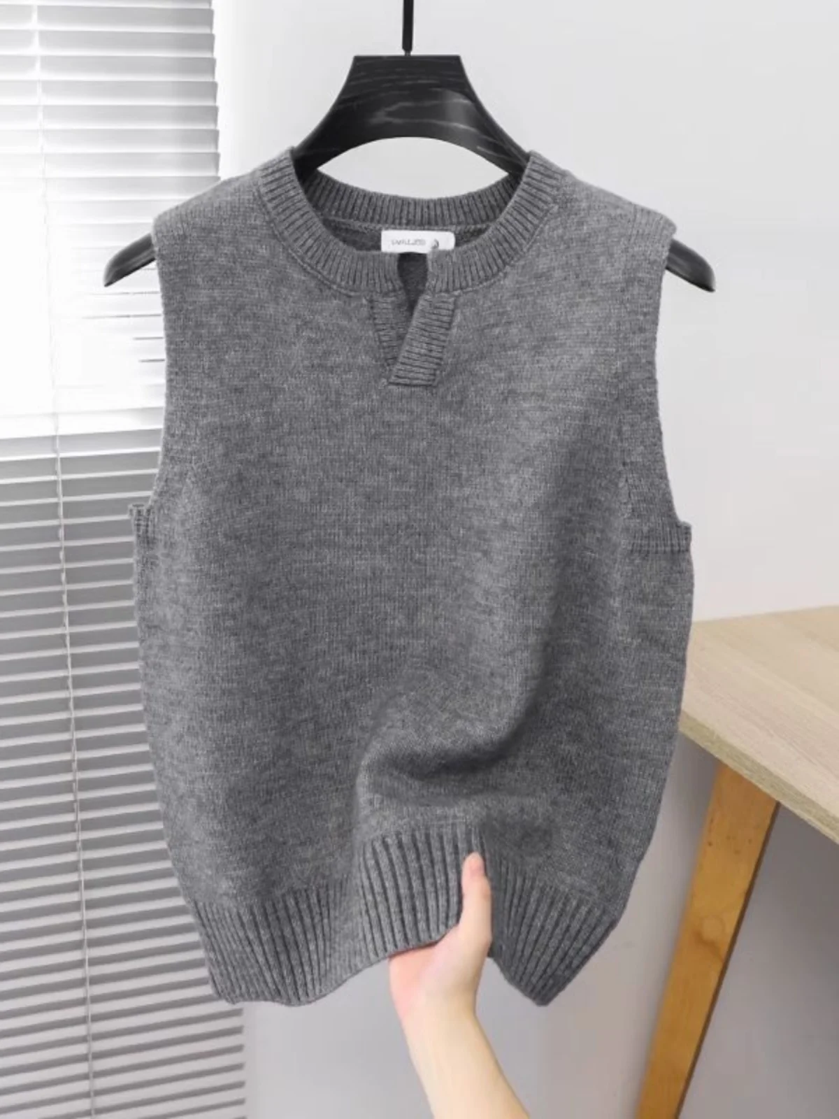 

Extra Large 300 Pou Knitted Vest Men's Base Layer 2025 Spring Korean Casual V-ne Svel Sle Youthful Vitali Trend