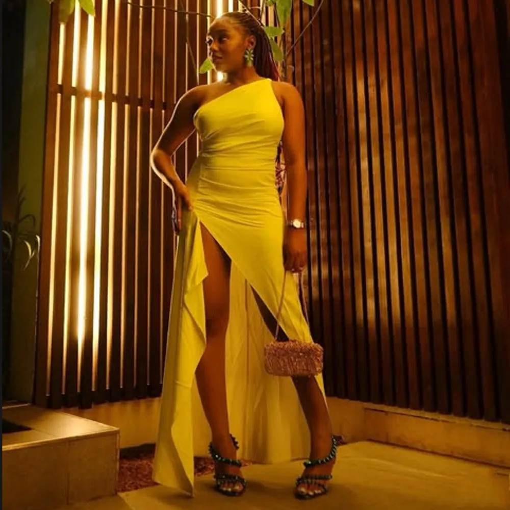 

Yellow Sexy High Slit Prom Dresses One Shoulder Ruffles Pleats Party Dress Aso Ebi Birthday Gowns
