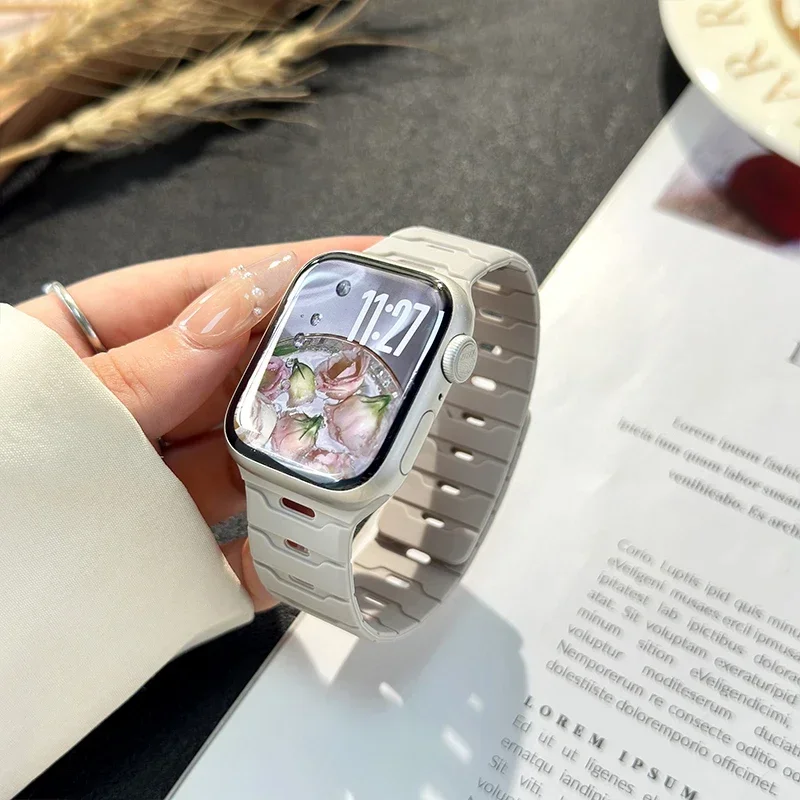 Magnetic Strap For Apple Watch Bands Ultra 2 49mm 45mm 44mm 46mm 42mm Belt Silicone Bracelet iWatch Series 11 10 8 7 6 5 4 9 SE