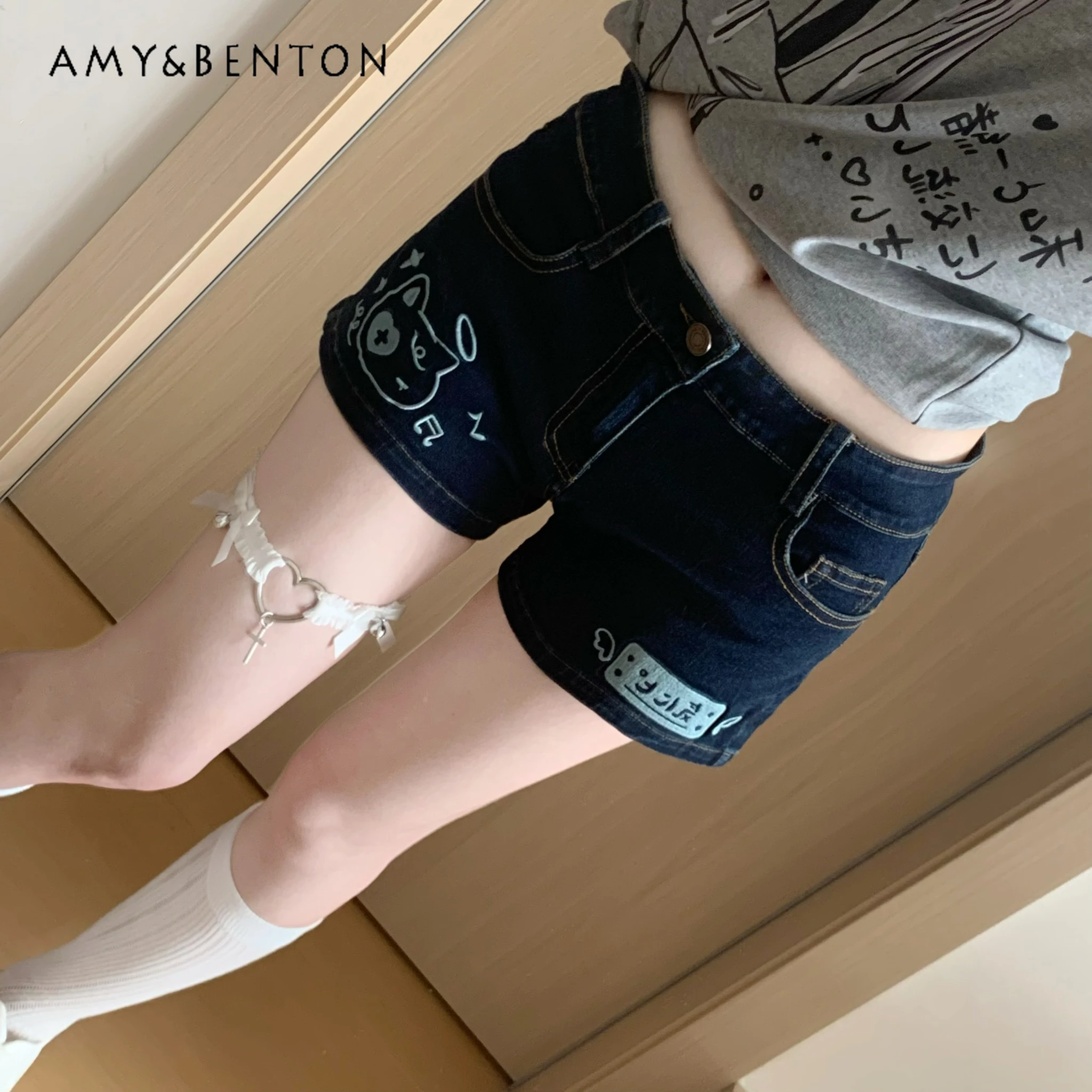 Niedliche Cartoon-gestickte Stretch-Jeans mit hoher Taille für Damen, Sommer, neue süße Spice Girl-Slim-Jeans, vielseitige tägliche Freizeit-Shorts