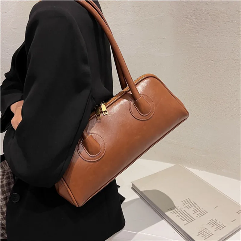 حقيبة يد جلدية كلاسيكية، حقيبة كتف بسيطة كلاسيكية تحت الإبط، حقيبة حمل باجيت أنيقة للنساء للتجميع اليومي