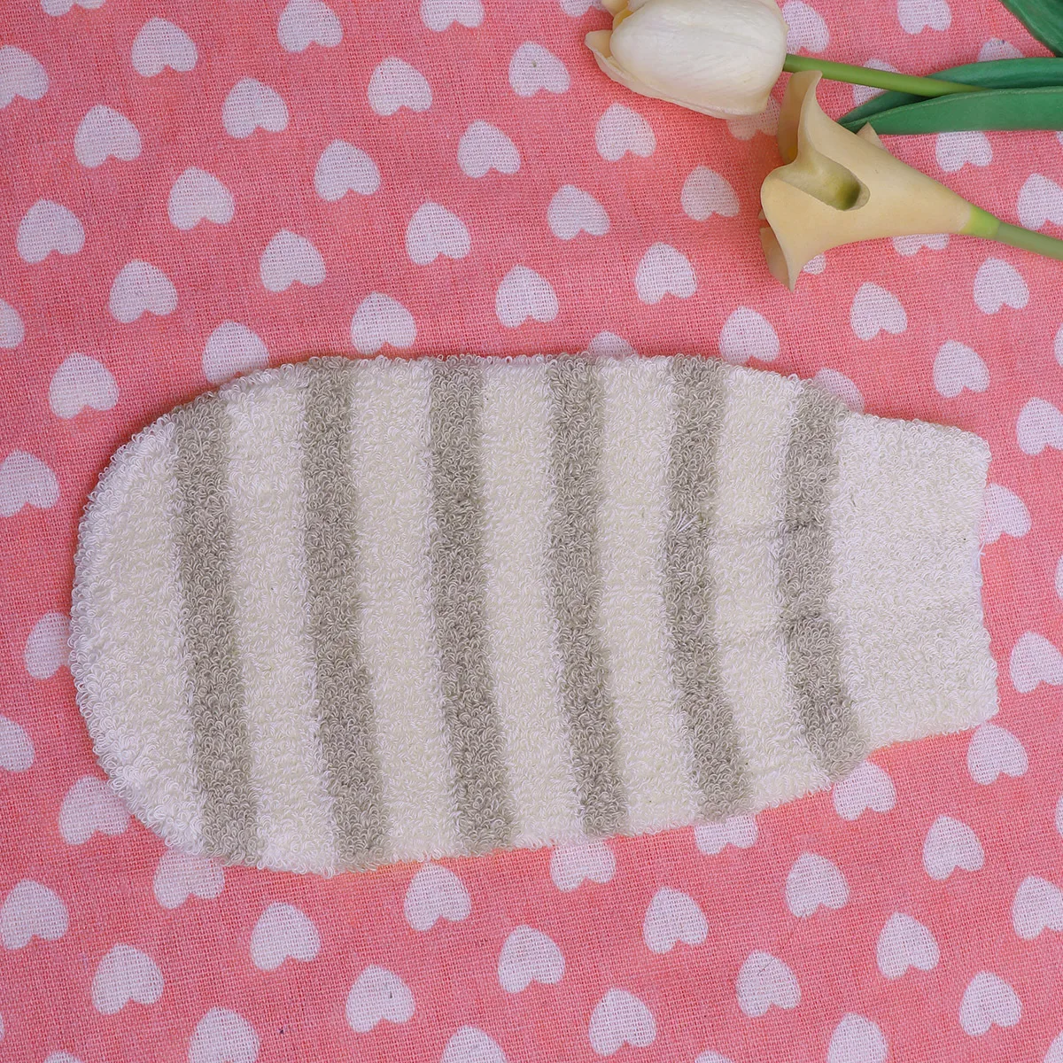 

1Pcs Exfoliating Glove Natural Flax Bath Scrubber for Deep Skin Cleansing and Pore Renewal Gentle Shower Mitt for Body Sauna Use