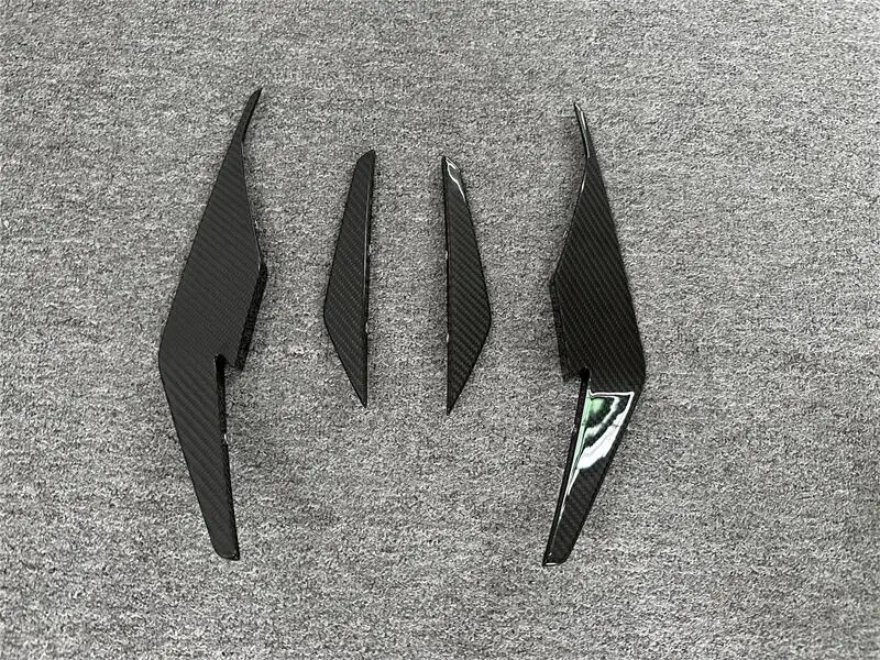 

GT RWD Style Dry Carbon Fiber Front Bumper Canards for Audi R8 New Gen2