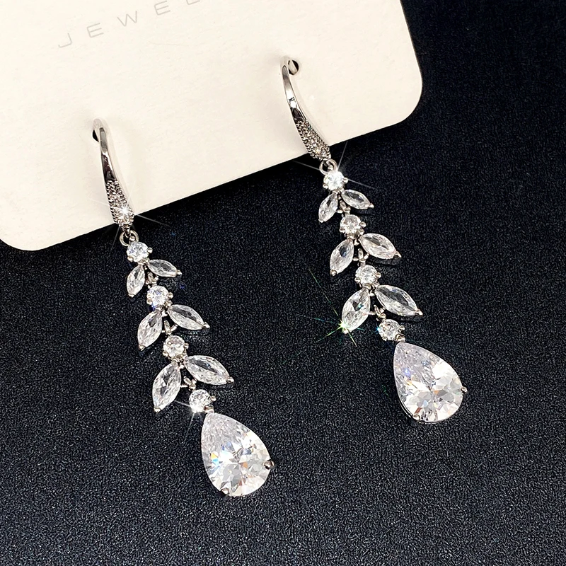 Huitan ästhetische hängende Ohrringe für Frauen Blatt entworfen Zirkonia baumeln Ohrringe Hochzeits feier neue Mode Schmuck Geschenke