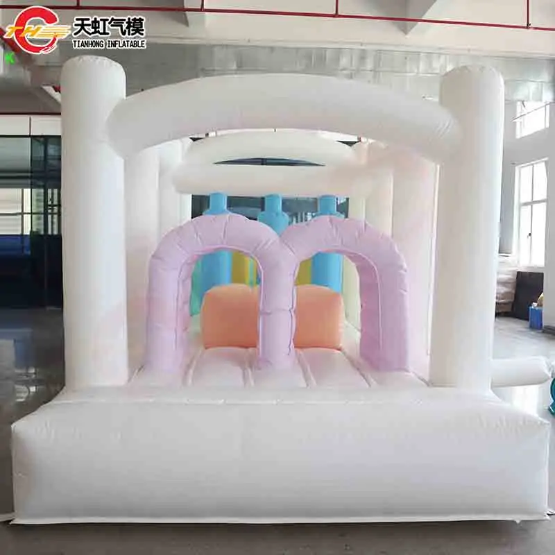 Escorregador Inflável Branco de 23 pés com Obstáculos para Aluguel em Casamentos e Festas de Carnaval