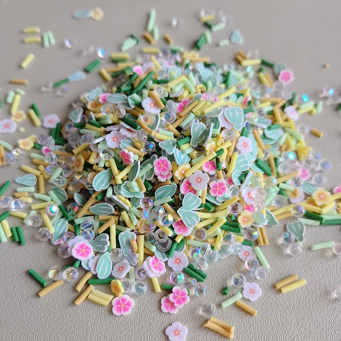 Kawaii Cuit Flower Clay Slices With Leaves Diamond Beads Polymer Clay Soft Pottery Sprinkles for DIY Crafts Filling Accessories