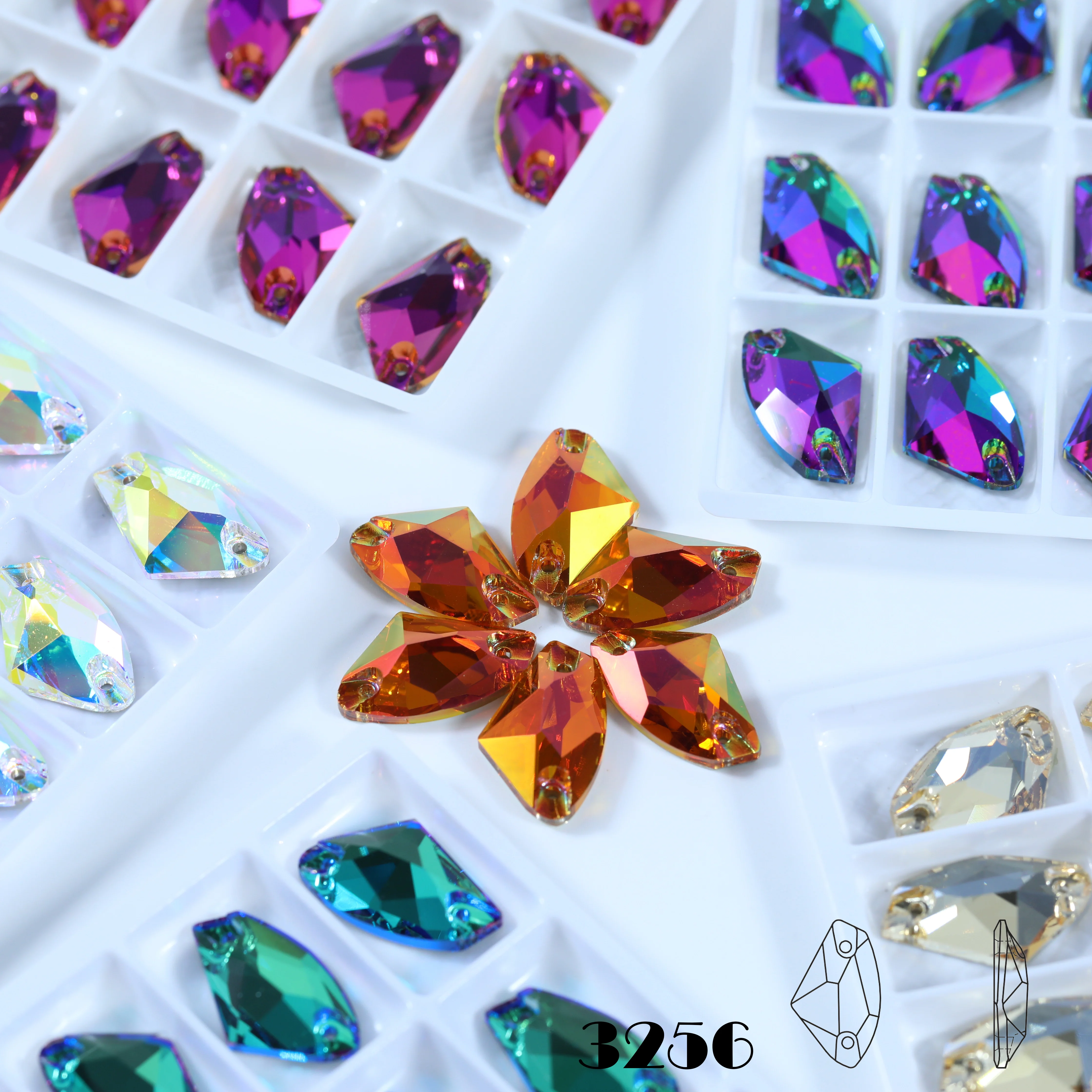 Premium Glaskristall Weiß Beschichtete Galaktische Aufnähsteine 3256 Funkelnde Strasssteine für Nagelkunst, Kleidung, DIY, Taschen, Schuhe, Handyhüllen – Detail 1