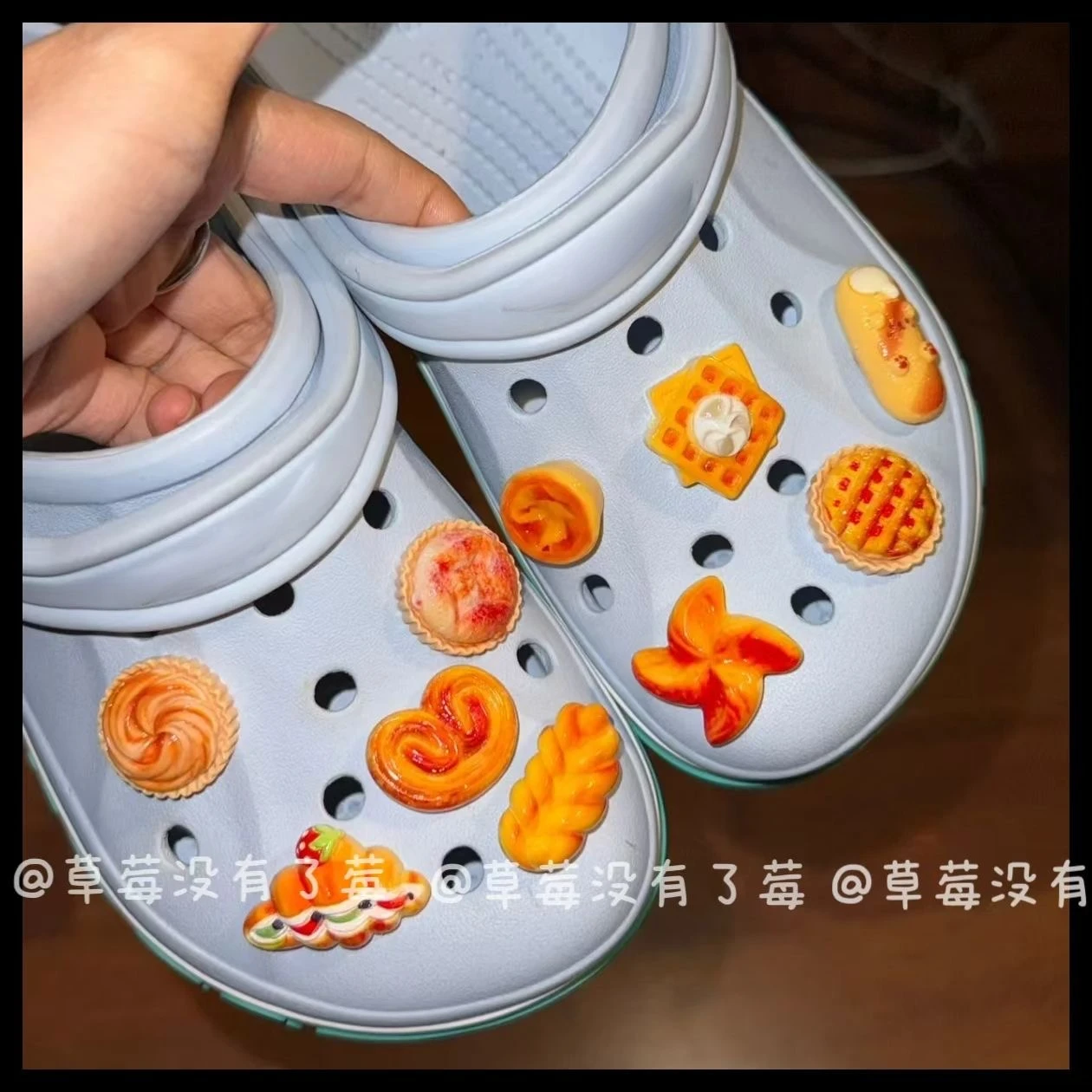 

Lovely Cartoon Foods Shoe Charms for Crocs Designer DIY Cute Bread Clogs Buckle All-match Fashion Vintage Accessories