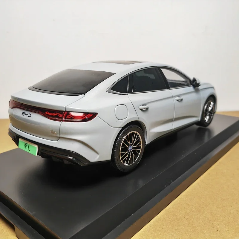 High Simulation 1:18 BYD Qin L 2024 Alloy Sedan Model with Detailed Interior Display Replica Simulation Car Model