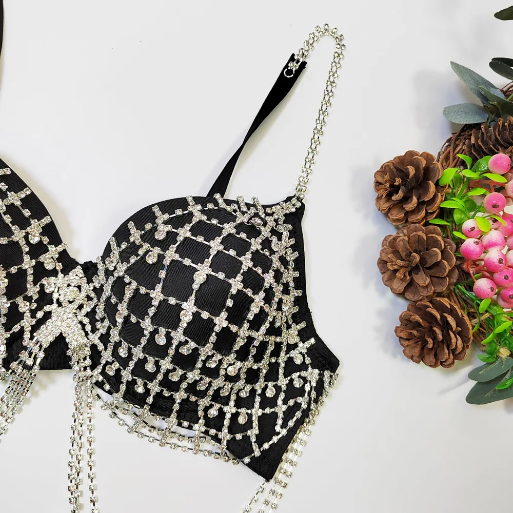 เสื้อครอปสายเดี่ยวรัดรูปประดับเพชรเทียม แต่งพู่โซ่ แนวเซ็กซี่ สไตล์คอร์เซ็ท เปิดหลัง โชว์หลัง เหมาะสำหรับงานปาร์ตี้กลางคืน สาวฮอต