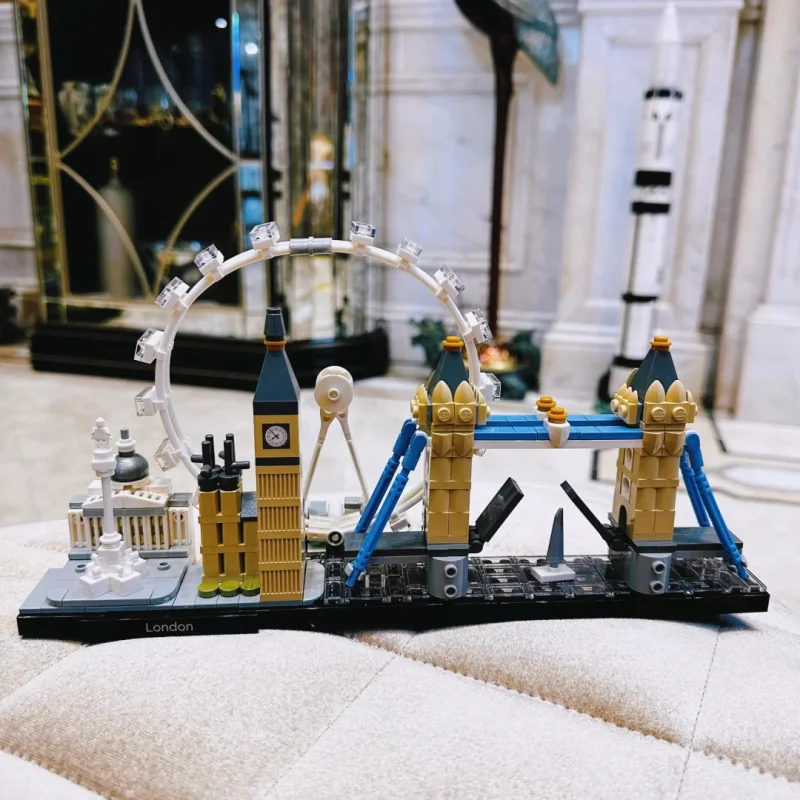 

468Pcs Creative Model Street Scene Ornaments London Skyline Boy and Girl Assembly Building Blocks Toy Birthday Gift