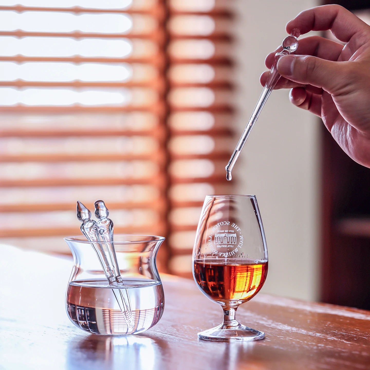Precision Glass Whisky Pipette | Professional Water Dropper for Tasting 4 Whisky Gifts, Whisky Pipette Whisky Water Dropper Tasting Session Straw Scotch/Single Malt Whisky 2