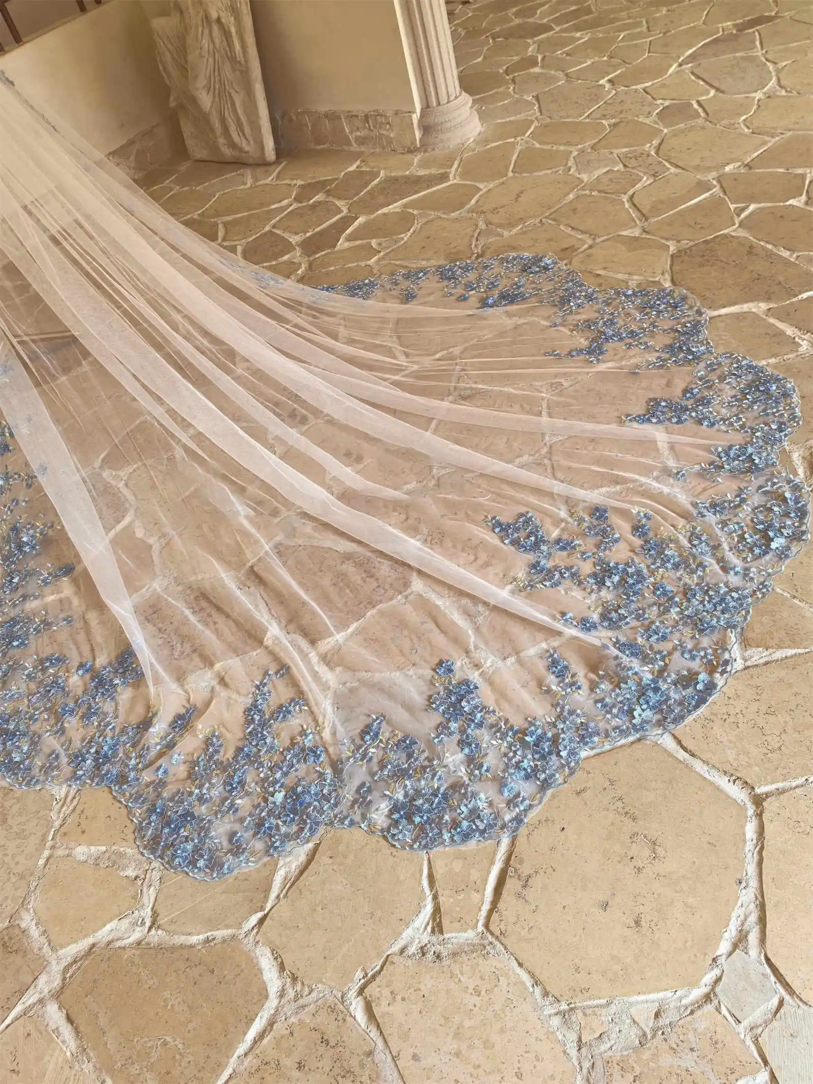 달콤한 웨딩 베일 푸른 꽃 한 레이어 대성당 길이 베일 신부 액세서리 맞춤형 고품질을위한 아플리케 가장자리