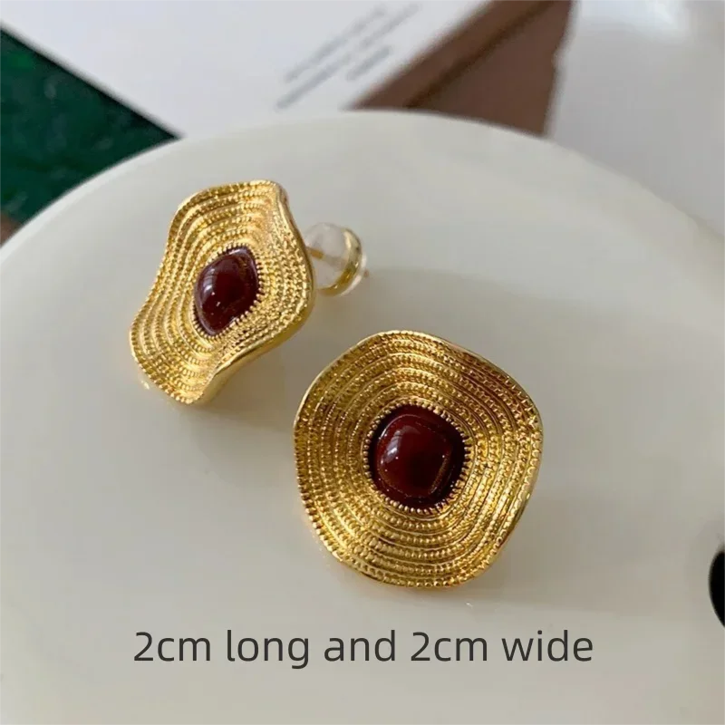 Irregular thread earrings with a fashionable temperament that never fades, enameled ladies' winter ear studs