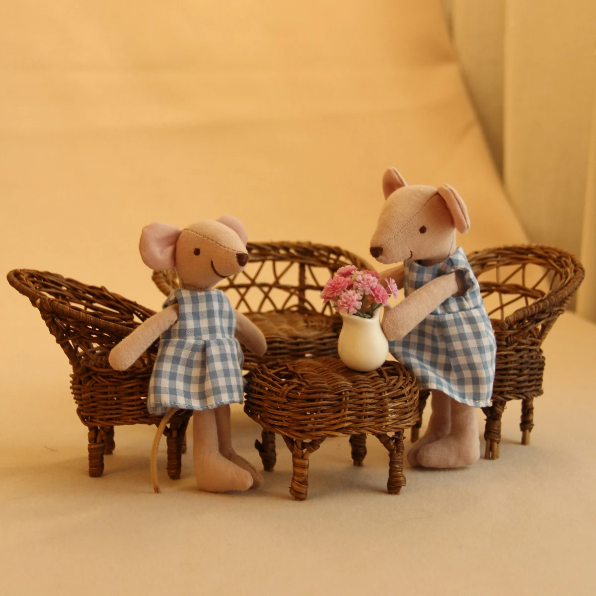 Mini meubles artificiels miniatures 1:12, Tables et chaises en rotin faites à la main, adaptés à la maison de poupée, maison de jeu, jouets, ornements