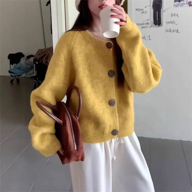 

French Crew Neck Short Sweater Jacket Women's 2025 Autumn and Winter New Design Button Niche Short Knitted Cardigan Comfortable