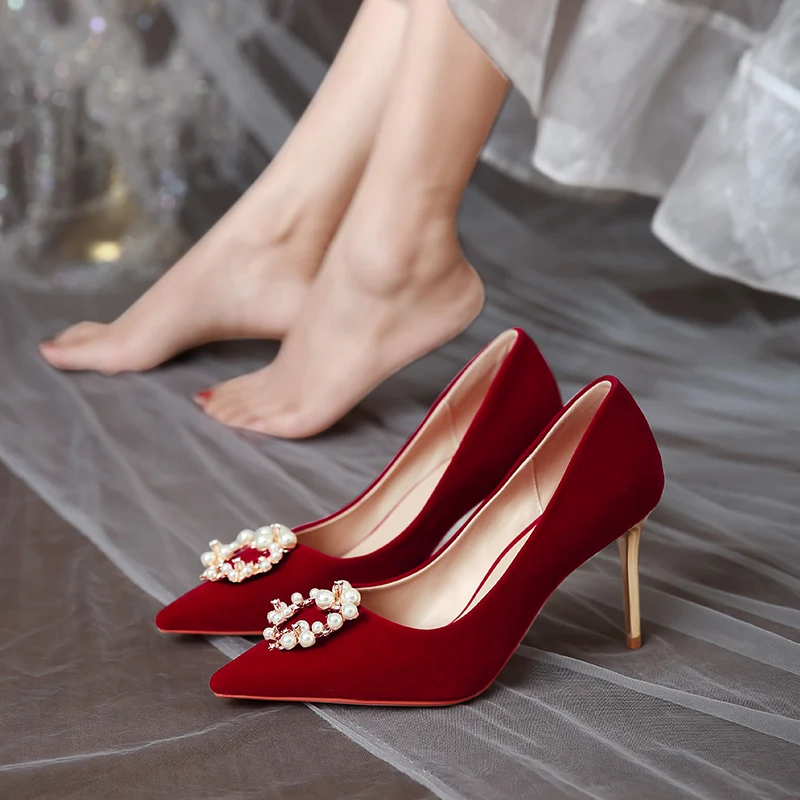 

Chinese Retro Style Wedding Shoes Pearl Cycle Buckle Bride Dress Pumps Wine Red Suede Cloth High Heel Toasted Female Single Shoe