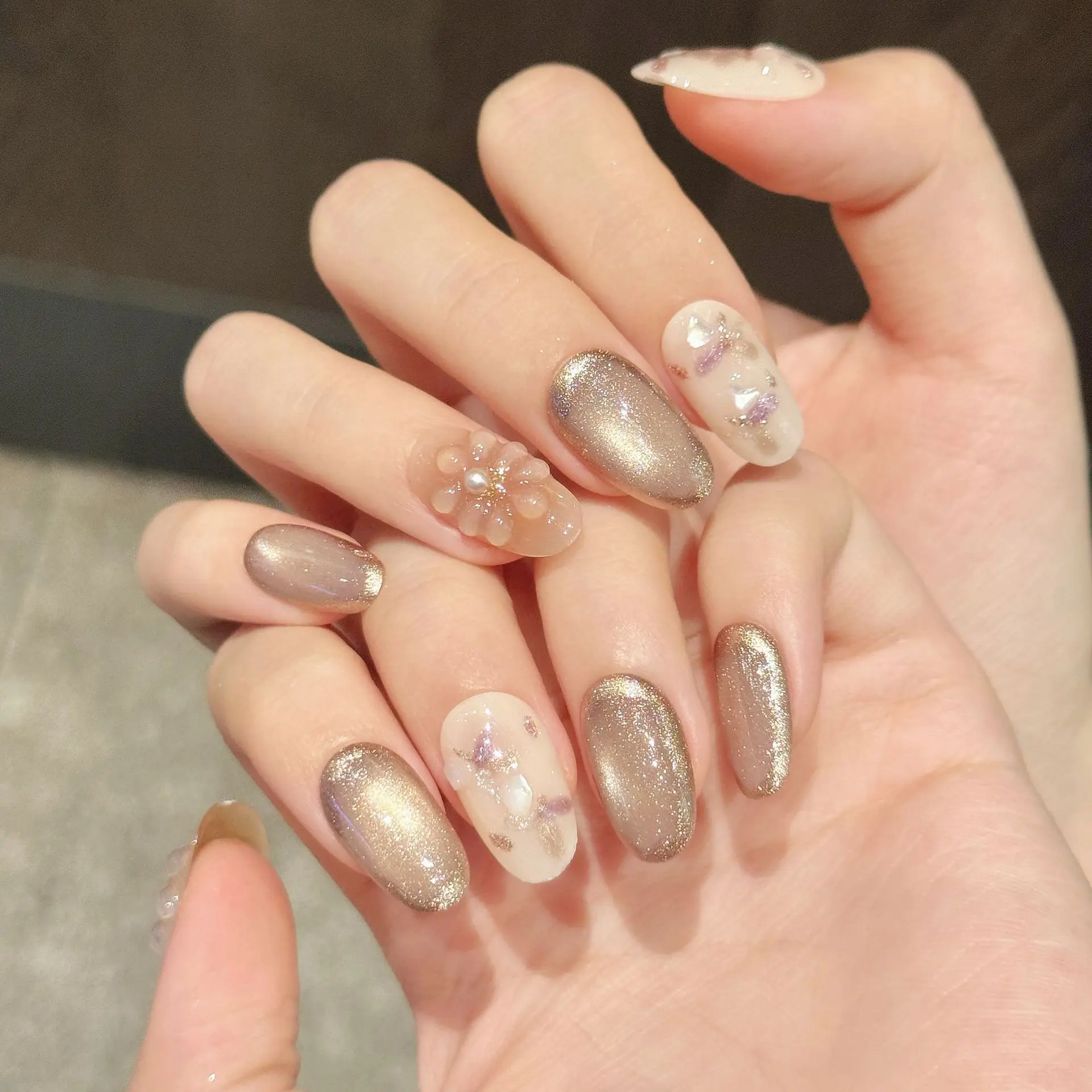 

10Pcs Handmade Short Oval Press on Nails Shiny Cat Eyes 3D Flower Design Sweet Cute Fake Nails Wearable Nails Art Tips for Girls