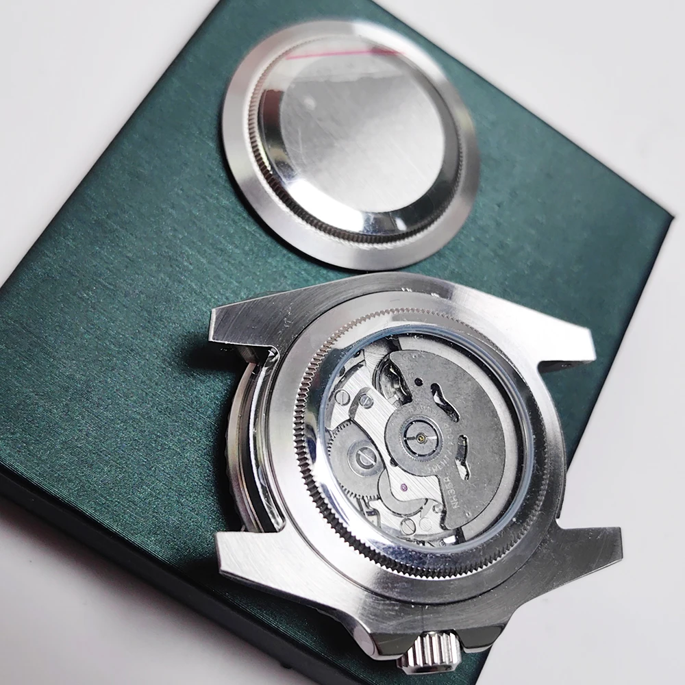 ساعة رجالية 40 ملم، هيكل من الفولاذ المقاوم للصدأ، إطار بكلمة حمراء، قرص أسود وأخضر، زجاج ياقوتي NH35 حركة أوتوماتيكية