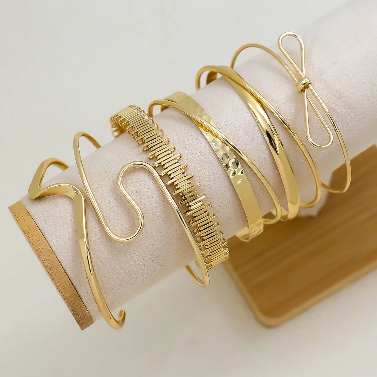 6-Piece Vintage Exaggerated and Ornate Geometric Bow Design Line Gold Bracelet Set for Daily Wear and Gift Giving