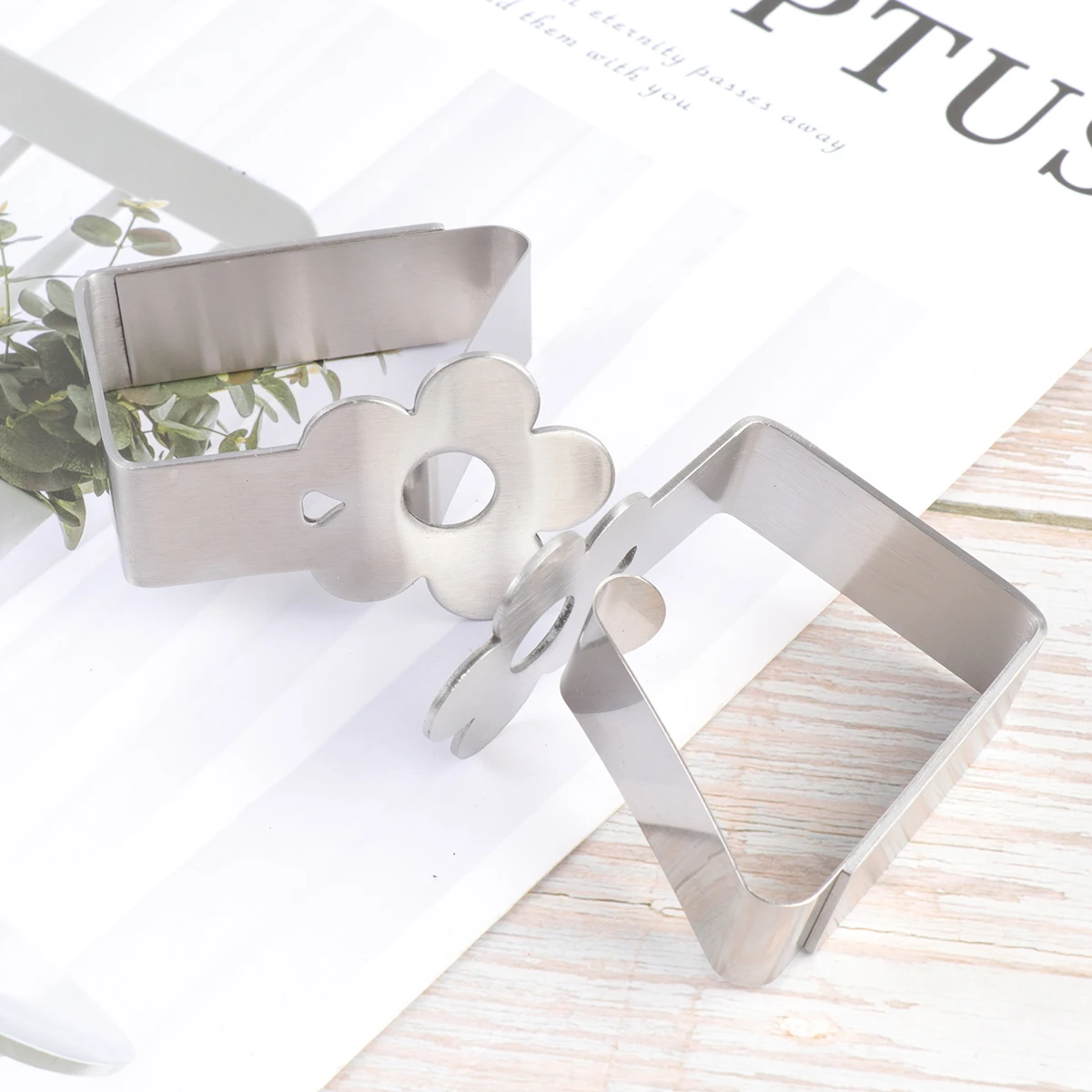 

4 Pcs Table Cloth Tablecloth Clip Clamp Stainless Steel Silver Holders Skirt Clips