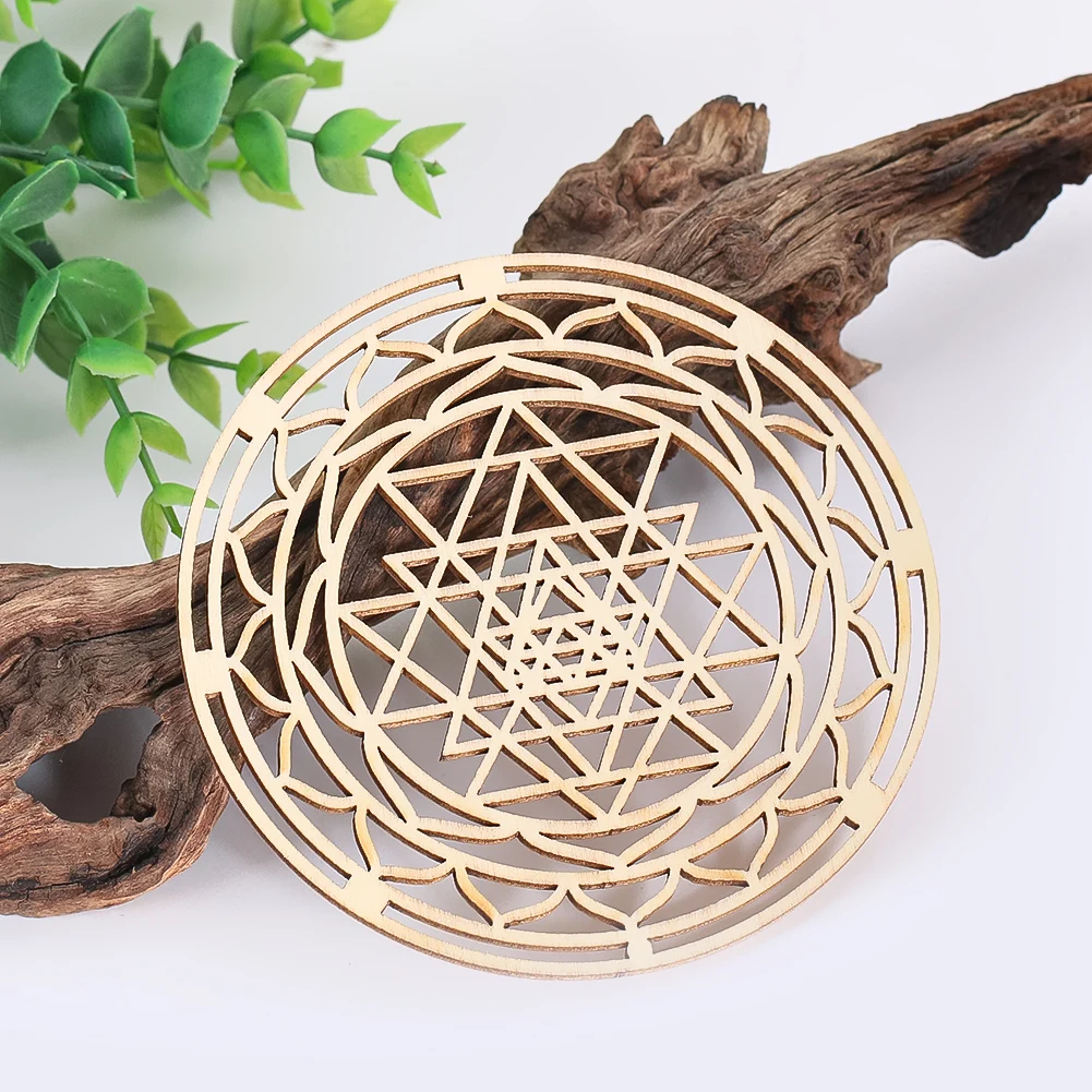 10cm Circular Wooden Openwork Geometric Patterns Decorative Pad Minimalist Countryside Style Crystal Adornment Boards Coaster