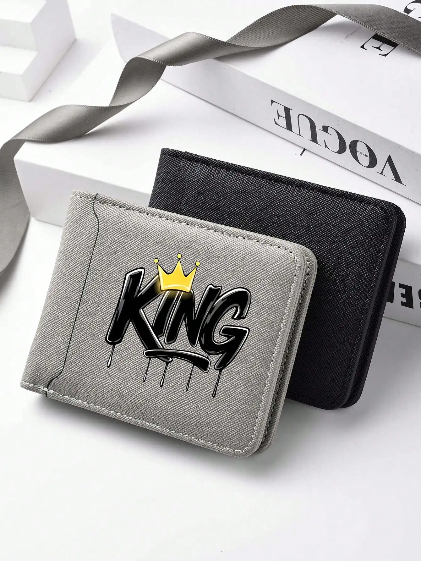 

King Graphic Tri-Fold Wallet - Synthetic Leather Coin And Card Holder, With Multiple Compartments, Extra Large Design, Suitable For Daily Use, Fashionable Design, Functional Compartments, Travel Accessory