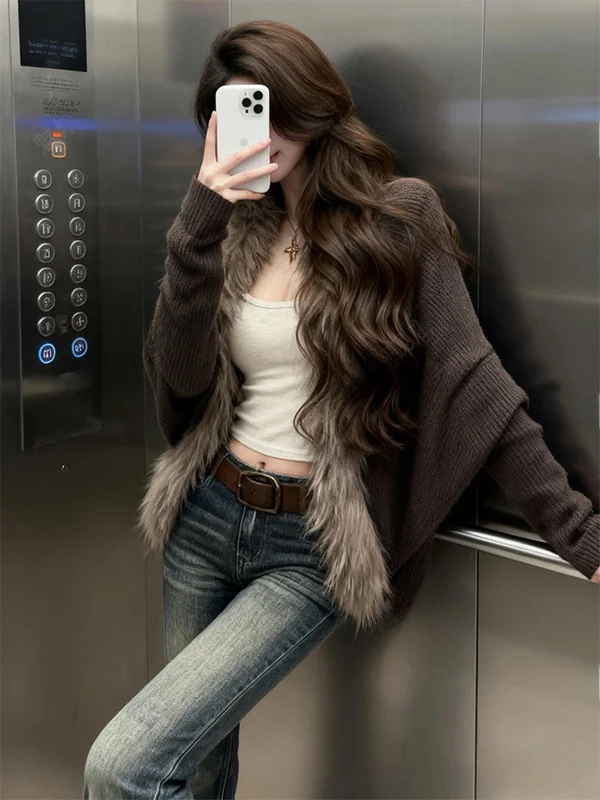 

Корейский повседневный стиль: Женская верхняя одежда осень-зима, новая свободная теплая универсальная трикотажная кофта с отложным воротником, длинным рукавом и V-образным вырезом, утепленная флисом, стройнящая фигуру