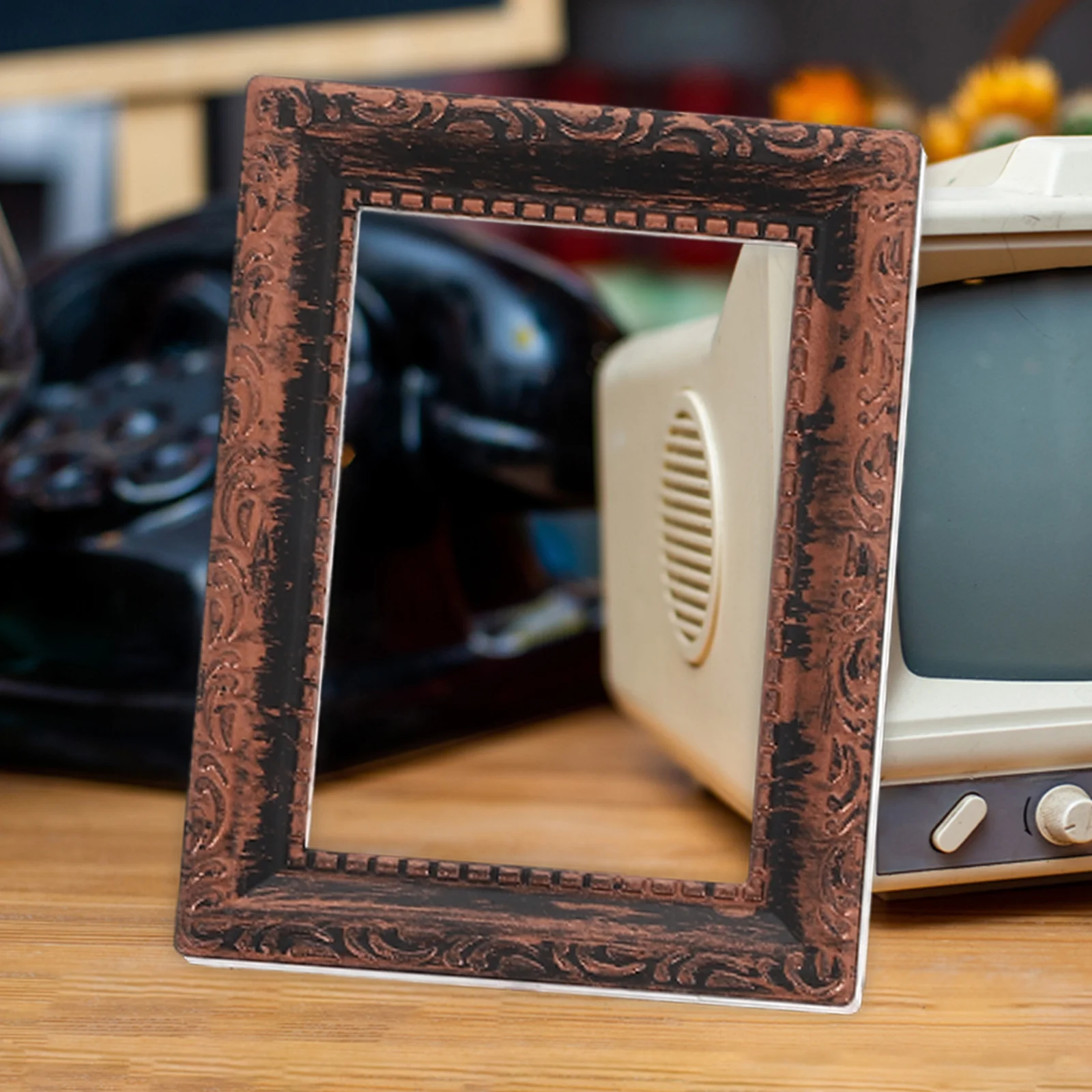 

5Pcs Miniature Vintage Bronze Picture Frames 1:12 Scale Mini Frames for Dollhouse Decorations Mini Metal Photo Frame Set