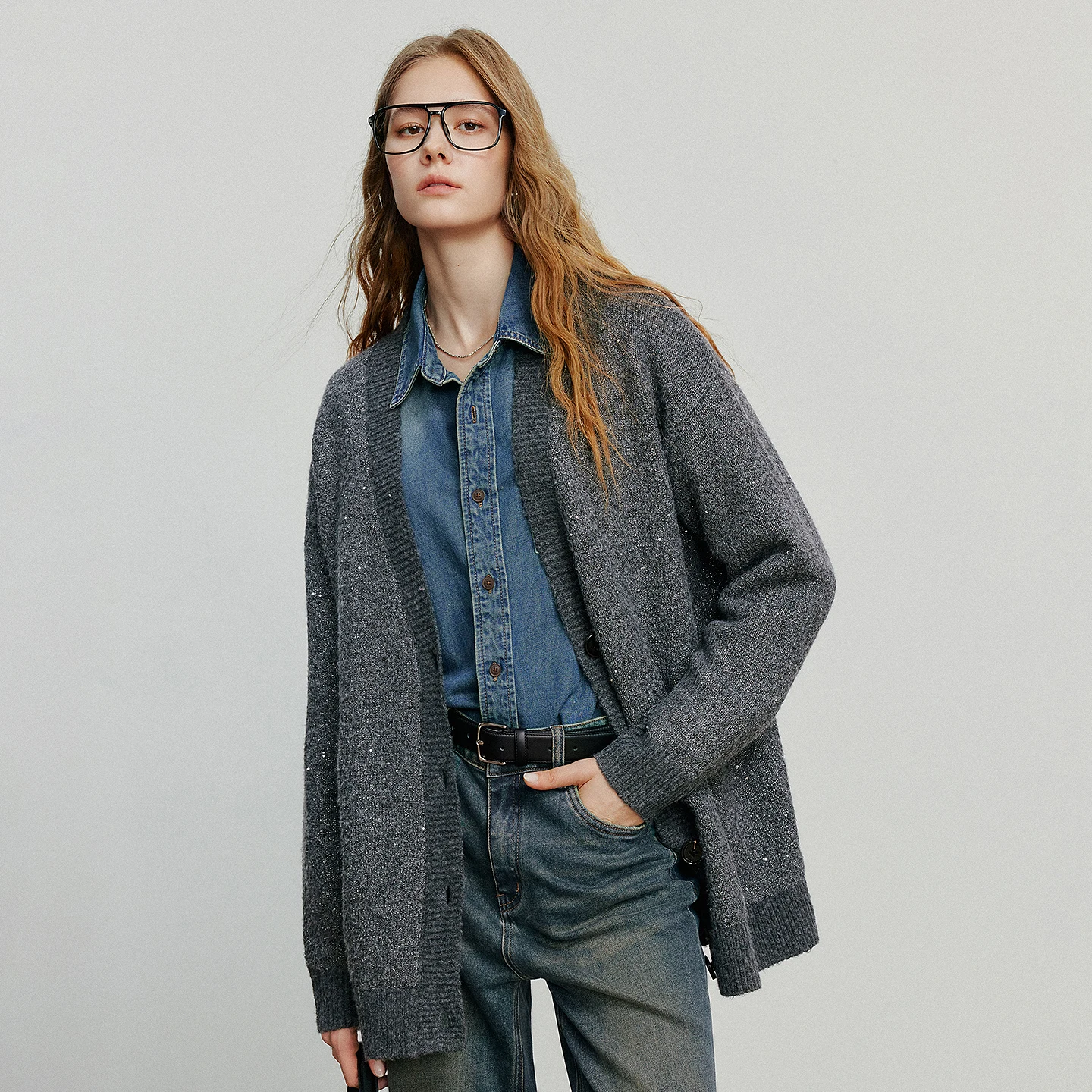 TOYOUTH سترة صوفية نسائية 2025 خريف جديد ريترو الخامس الرقبة حبة سترة سترة رمادي دخاني