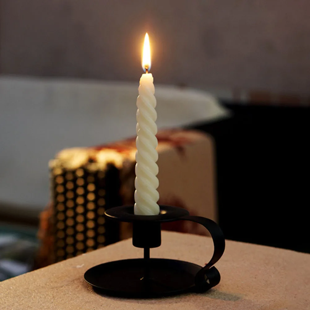 

2Pcs Retro Metal Holders Creative Classic Candlestick Stands Decorative Home Tabletop Ornament Wedding Party Lighting