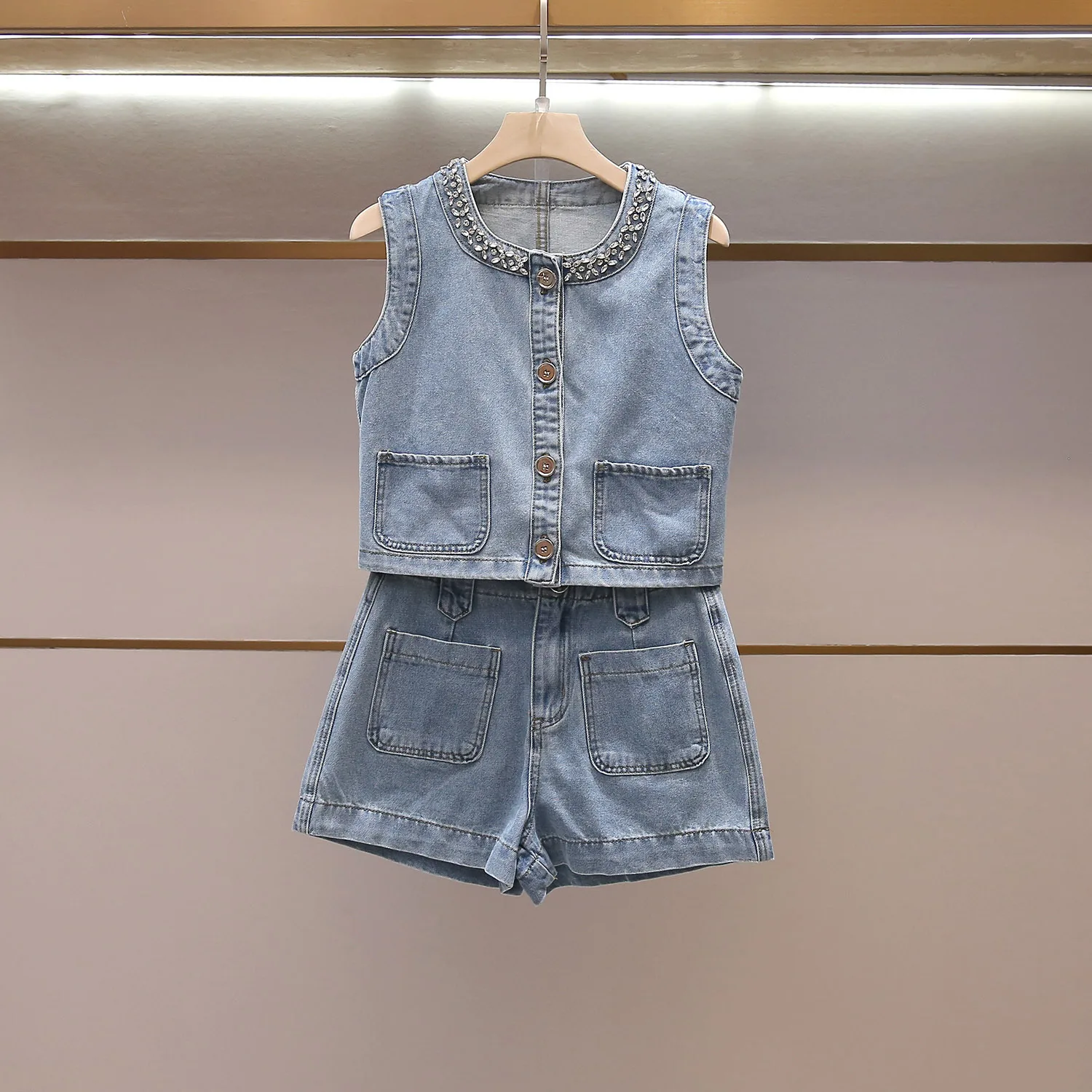 

South Oil High-End Women's Summer New Age-Defying Diamond-Embroidered Denim Jacket Tank Top Wide-Leg Shorts Set