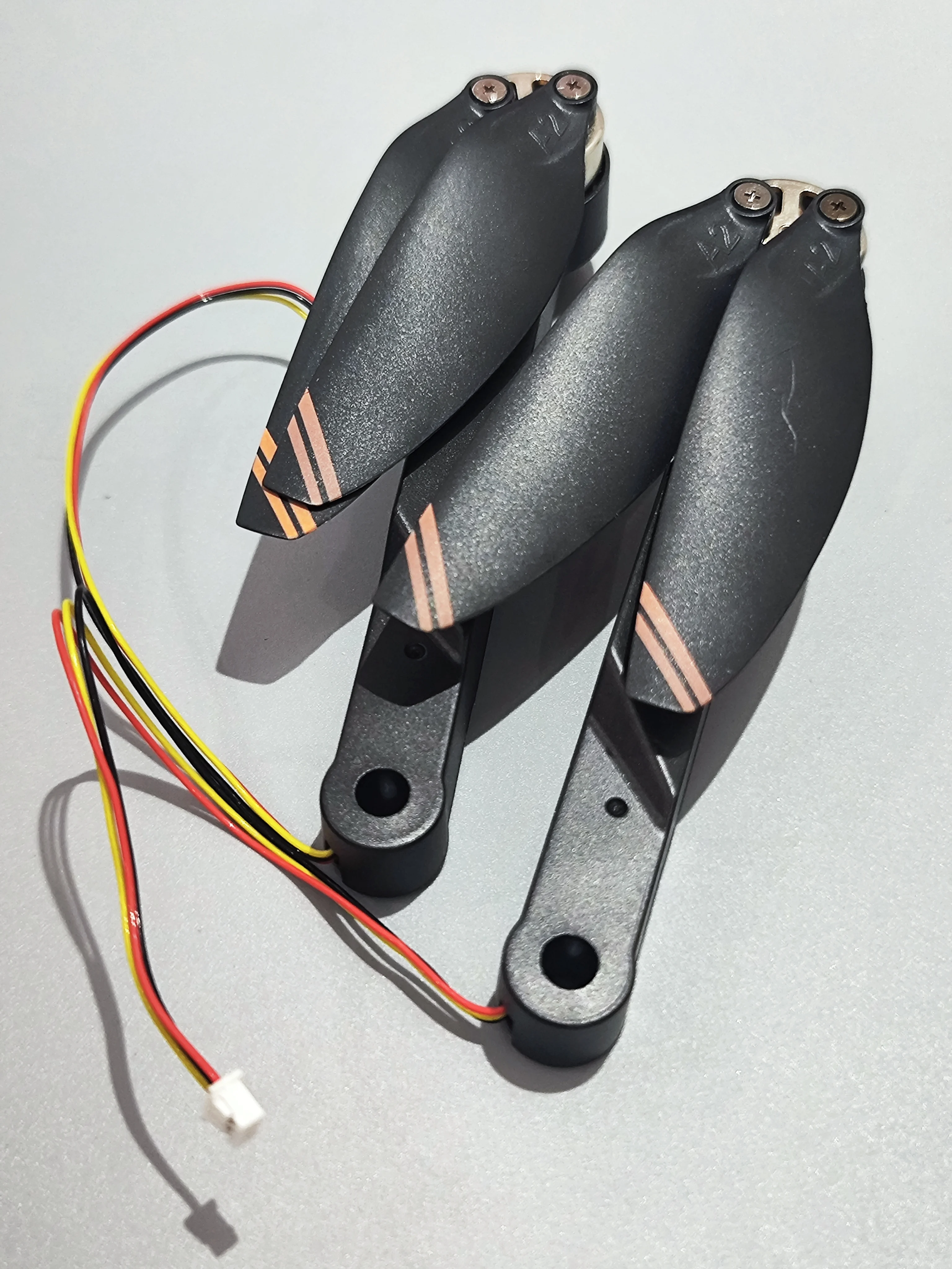 

Бесщеточный двигатель, задний рычаг A2, 2 шт., с лопастями пропеллера, аксессуары для V168, GPS, складной дрон, 6/8K HD-камера, рычаги радиоуправляемого квадрокоптера