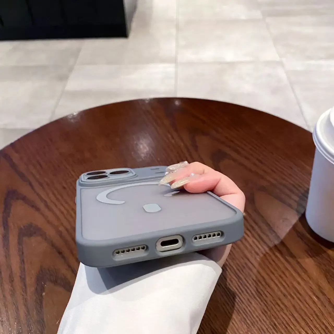 เคสใสแบบด้านสำหรับ iPhone 17 Pro Max รองรับ MagSafe ชาร์จไร้สายแบบแม่เหล็ก พร้อมป้องกันเลนส์สำหรับ iPhone 17 Air