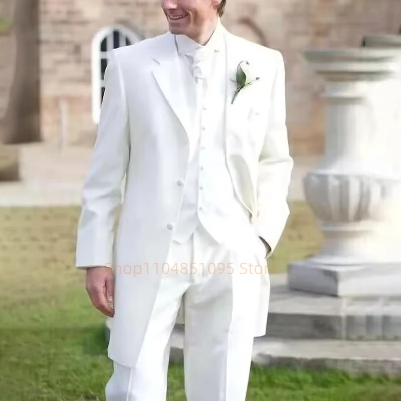 

Элегантный мужской костюм-тройка цвета слоновой кости: классический пиджак, брюки и жилет. Идеально для свадьбы, деловых встреч и повседневной носки. Хит продаж!