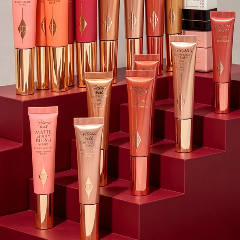 

Charlotte Tilbury CT The Rouge: Хайлайтер для лица, подчеркивающий детали морды, улучшающий текстуру макияжа, румяна-кушон с мягким хлопковым аппликатором