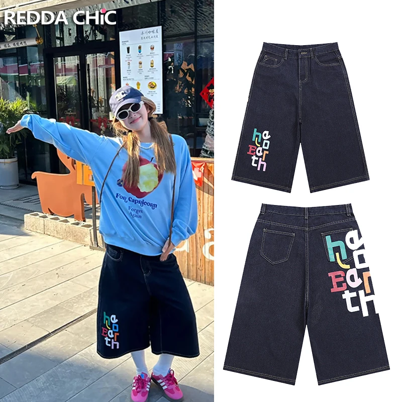 กางเกงยีนส์ขาสั้นยูนิเซ็กซ์ ReddaChic ลายตัวอักษร สไตล์อเมริกันเรโทร ลุคซักฟอก ทรงขากว้าง ใส่สบายสำหรับฤดูร้อน สตรีทแวร์ ไซส์พลัส
