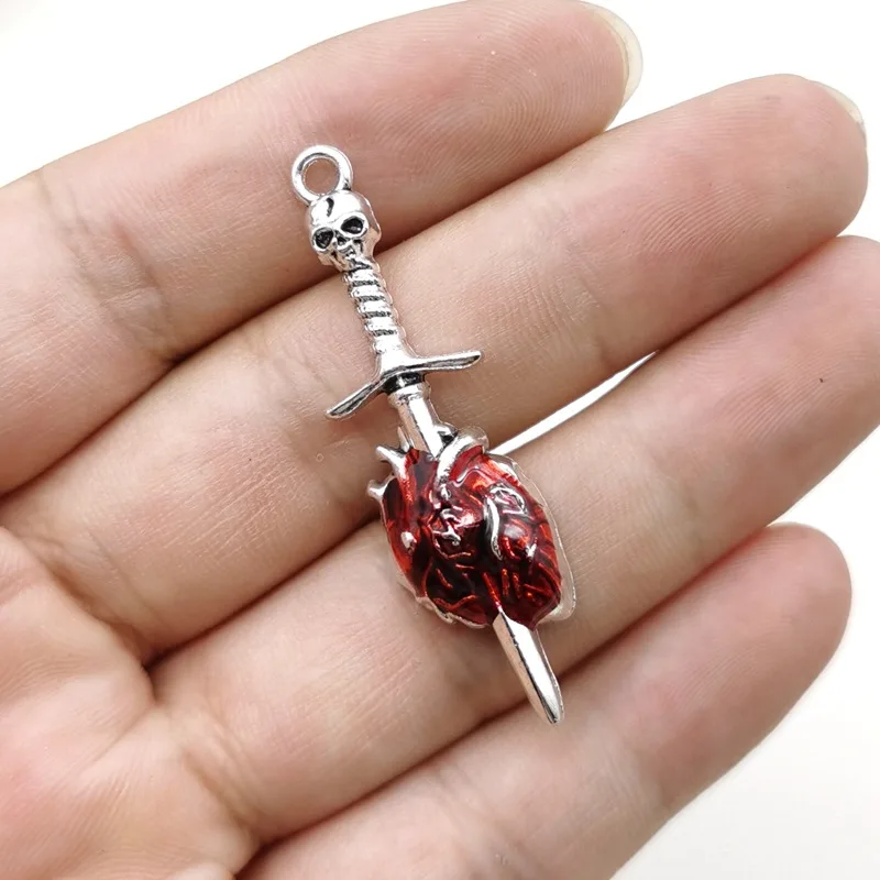 Eye-catching Halloween Gothic Skull Sword Puncture Heart Mini Necklace Pendant Jewelry Can Be Paired with A Necklace or Keychain