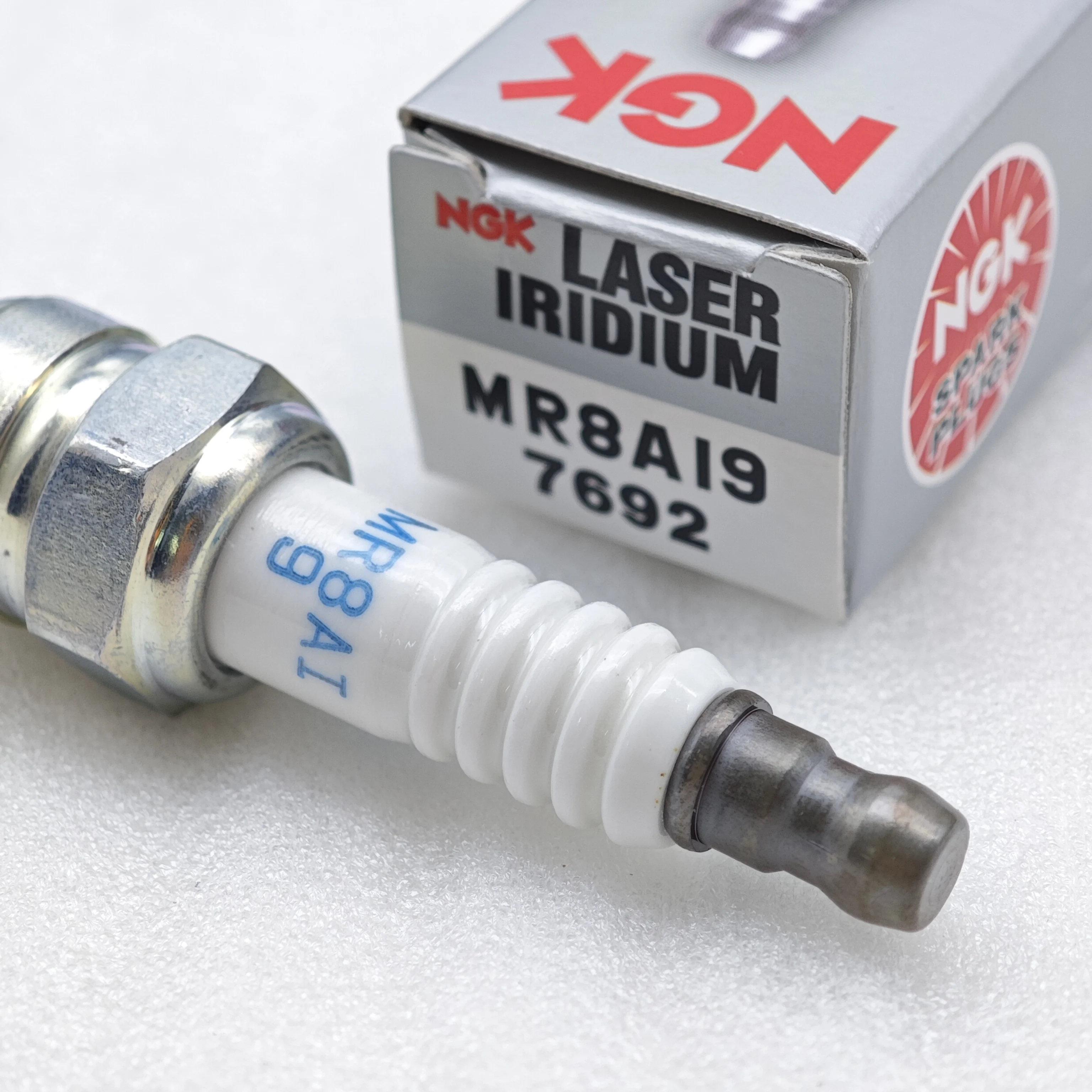 1pcs NGK Laser Iridium Spark Plug MR8AI9 7692 OE Number 09482-00612