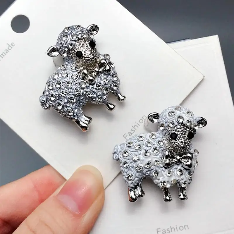 Sparkly Rhinestone Sheep Brooch Anti-Rust Alloy Unisex Animal Pin Ideal for Wedding Banquet Suit Scarf Decoration