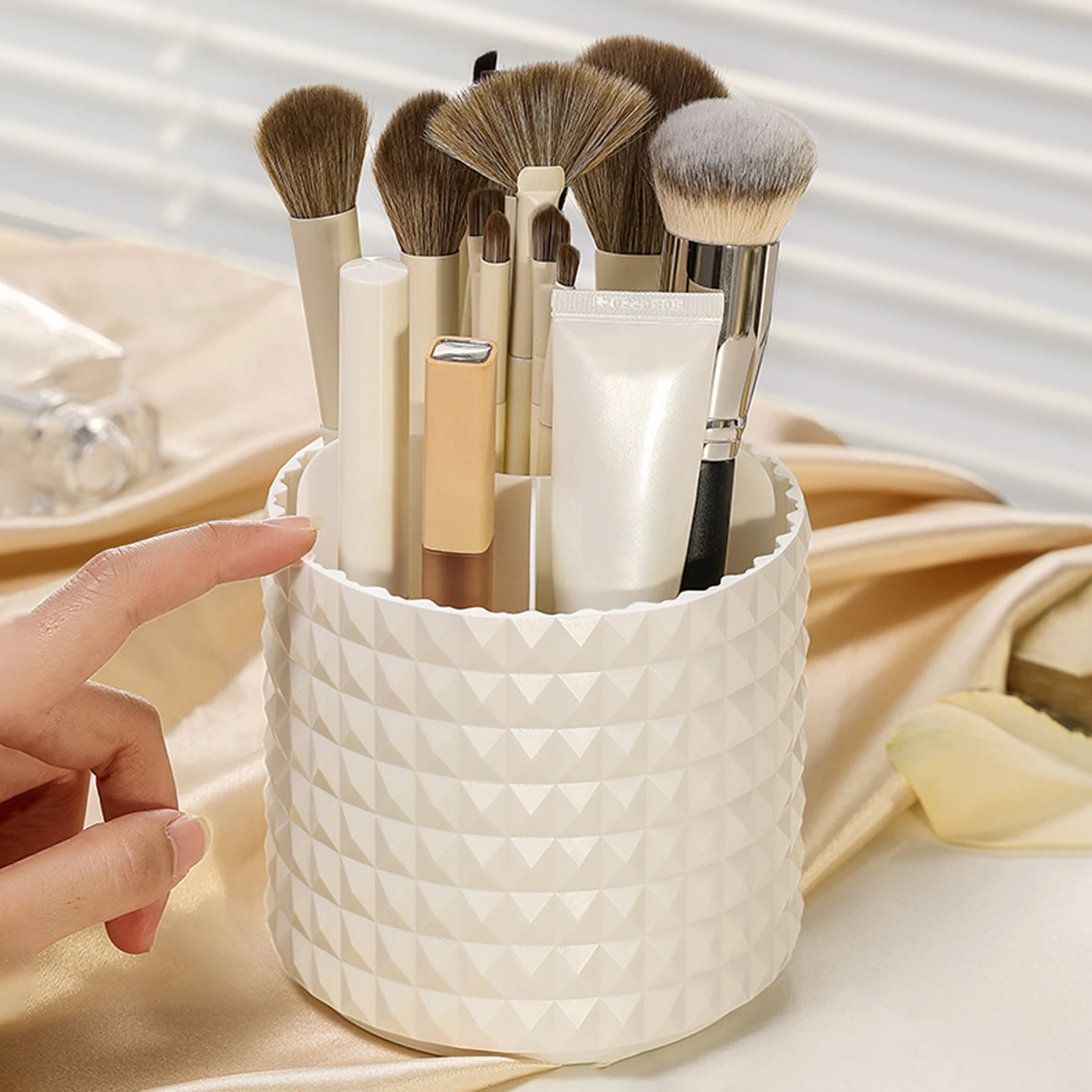 Makeup Brush Holder With Lid 360° Rotatable Pen Organizer Box Dust Cosmetics Brush Storage Cylinder For Desk Table Decoration