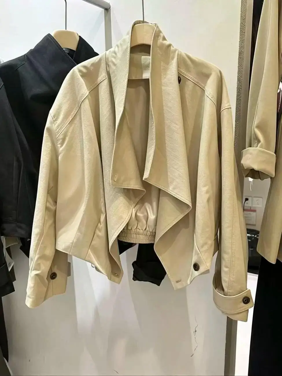 Laid-back Style Short Loose Cotton Coat Women's Casual Shoulder-Length Windbreaker Early Autumn Fashion Design Turn-down Collar