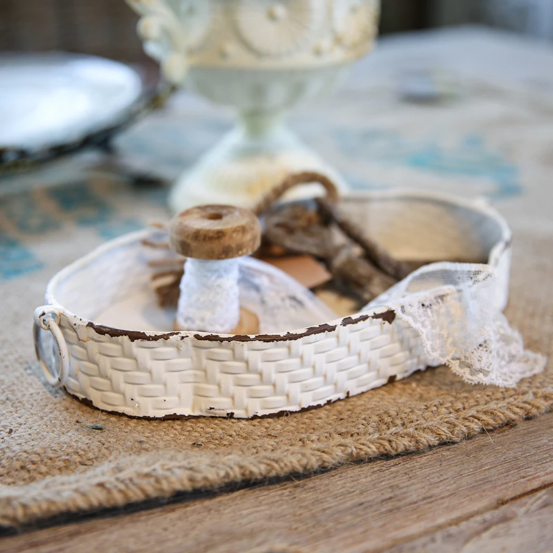 

Vintage Metal Storage Tray Oval Retro Iron Fruit Bread Plate with Handle Desktop Sundries Storage Box Home Wedding Garden Decor