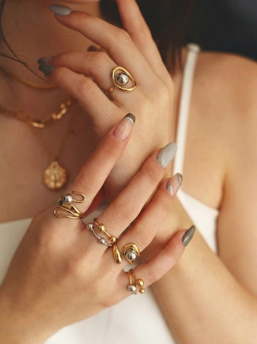 Zweifarbiger Abstrakter Draht-Offener Ring für Frauen Edelstahl Wasserdichter Skulpturaler Gemischter Metall-Statement-Ring